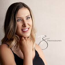 Maria Bannister's Instagram, Twitter & Facebook