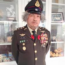 ประวัติ น้าค่อม ชวนชื่น ดาราตลกรุ่นใหญ่ของวงการบันเทิงไทย น้าค่อม มีชื่อจริงว่า อาคม ปรีดากุล เกิดวันที่ 5 มกราคม พ.ศ. Yd77i92evf0sjm