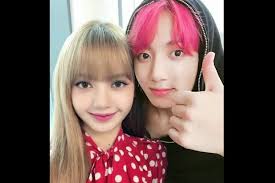 블랙핑크), ditulis bergaya sebagai blackpink atau blλɔkpiиk, adalah sebuah grup penyanyi perempuan korea selatan yang dibentuk oleh yg entertainment, terdiri dari para anggota seperti jisoo, jennie, rosé, dan lisa. Asli Atau Editan Foto Blackpink Dan Bts Ini Terlihat Mesra Banget