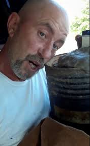 Floyd ray roseberry was identified as the man in a truck during an active bomb threat investigation near the library of congress through facebook live videos he streamed from the vehicle. Fxhtk02ov7e1am