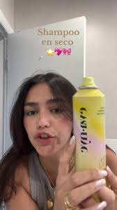 PERDON😂 lo dije mal en el video pero la marca es @Eva NYC jeje 🙈Por si te  lavas el pelo un dia si y un dia no puedes usar esto en el dia de en  medio!💖 y huele ricooo #dryshampoo #shampooenseco ...