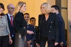 Emmanuel macron n'attendra pas longtemps avant de la demander en mariage, lui qui lui disait à 17 ans : Brigitte Et Emmanuel Macron Leur Chaleureuse Rencontre Avec Le Couple Presidentiel Mexicain Macron Emmanuel Macron Presidentielle