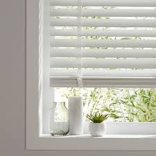 See the full list of venetian blind faqs. Lone White Woodgrain Effect Polyvinyl Chloride Pvc Venetian Blind W 120cm L 180cm Diy At B Q