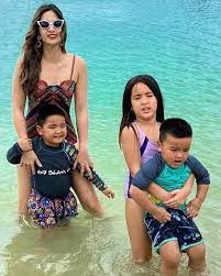 Prianti nur ramadhani or better known as nia ramadhani (born in jakarta, indonesia on april 16, 1990) is an indonesian actress, model and presenter of mixed norwegian. 11 Potret Kedekatan Nia Ramadhani Dan Si Sulung Mikhayla Popmama Com