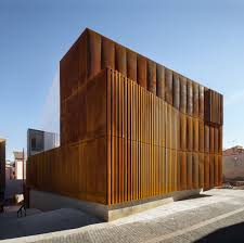 Wandelbar Und Statisch Gerichtsgebaude In Katalonien Architecture Minimalist Architecture Facade Architecture