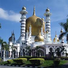 Masjid ini merupakan masjid pertama yang dibina di dasar laut di malaysia, tidak seperti masjid terapung di tempat lain yang dibina di permukaan tasik. 25 Masjid Terindah Di Dunia