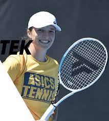 The polish superstar has won a hardly believable 22 straight sets in paris. Iga Swiatek S New Racquet Tennisnerd Net