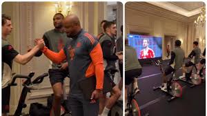 Vincent Kompany passe une dernière fois en revue ses troupes avant la rencontre cruciale face au PSG (vidéo)