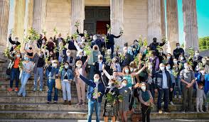 C'est une communauté dont les membres proposent et organisent des sorties dans toutes la france. Coeur De Nimes Office Du Commerce Et De L Artisanat Home Facebook