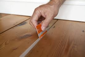 Problems with gaps between individual boards may also be the consequence of improper acclimatisation of the floor before fitting. Filling Gaps In Floorboards With Stopgap
