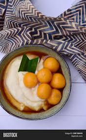 Juga dikenal dengan bubur saring, bubur tepung, atau bubur tepung beras. Bubur Sumsum Biji Salak Indonesian Cuisine Rice Flour Coconut Milk Porridge With Sweet Potato Ball Image Stock Photo 245139433