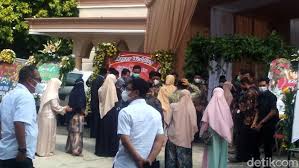 Para tamu undangan yang datang diwajibkan tes genose. Foto Foto Lokasi Resepsi Pernikahan Ustaz Abdul Somad