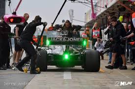 Du må komme foran ham. Motorlat Elements Of The Perfect Race Pit Stops