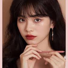 Minimum order amount is only us$250, and there is no minimum order quantity for the majority of our products. Chinese Makeup Vs American Makeup How Do They Differ