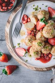 Gesunde Quarkknodel Mit Erdbeeren Rezept Quark Knodel Rezepte Und Gesunde Rezepte