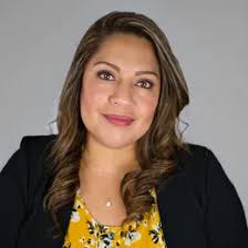 Yadira Cuellar's Instagram, Twitter & Facebook