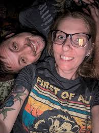 I have joined an eye group and this is the only really clear pic of my eye  I can get, is there any way someone can get rid of the reflection without