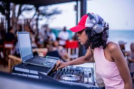 Tips and Tricks on How to Choose the Perfect Event DJ - The Event Planner  Expo