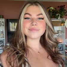 Out gecko has stopped eating I have no idea why! I have tried various  foods. I have changed the layout of her house I have no idea what's going 