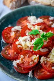 Der Genialste Tomatensalat Uberhaupt Zubereitet In Nur 10 Minuten Rezept In 2020 Tomatensalat Tomatensalat Mit Zwiebeln Tomatensalat Rezepte