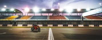L'ottava caduta, un terribile high.side alla curva dieci (foto nel live di moto.it), fortunatamente senza conseguenze, ha fatto perdere la pazienza a marc marquez. Ich Habe Ein Motogp Ticket Gekauft Was Jetzt