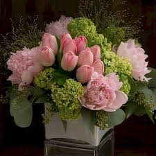 45 Wonderful And Easy Diy Tulip Arrangement Ideas In 2020 Tulips Arrangement Flower Arrangements Jardin Floral Design