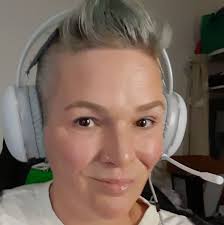 Skizz goes full gamer mode