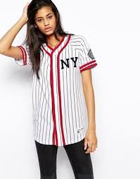 Black And White Pinstripe Baseball Jersey Pin By Agyness Stam On Stil Fashion Outfits Clothes