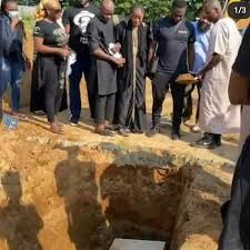 Nigerian singer, olanrewaju fasasi, popularly known as sound sultan is dead. Ntm35hlssb44um