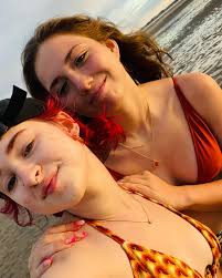 Ella Thayer (@ella.gracethayer) • Instagram फोटोहरू र भिडियोहरू