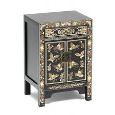Nous proposons une large sélection de classiques chinois de meubles de reproduction, y compris la laque blanche, rouge et noire. Petite Fin De Laque Noire Chinoise Ou Chevet Avec Decoration En Or Un Meuble Tres Pratique Et Resistant Beau Cette Mobilier De Salon Meuble Chinois Chinois