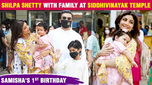 Shilpa shetty was born on 8th june 1975 into a bunt family in mangalore, karnataka state, india. Shilpa Shetty Family At Siddhivinayak Mandir On Baby Samisha S First Birthday Youtube