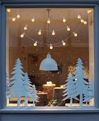 30 Wonderful Christmas Window Decor Ideas Missisflower Blog Christmas Window Decorations Best Christmas Lights Simple Christmas