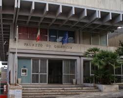 Acate, pubblicano foto osé online: patteggiano in tre - Radio RTM Modica