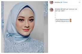 Sebelumnya dinda hauw dikabarkan dekat dengan rizky billar yang tak lain adalah sahabatnya sendiri. Ucapan Ultah Rizky Billar Untuk Dinda Hauw Bikin Baper Abis Pacaran Nih Matamata Com