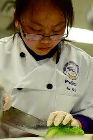 Xee Her's Instagram, Twitter & Facebook