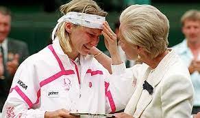 2 ekim 1968 brno, çekoslovakya) çek cumhuriyeti vatandaşı profesyonel tenis oyuncusu. Jana Novotna Den Kdy Skoncila Seda Mys A Rozplakala Wimbledon Expres Cz