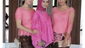 Maybe you would like to learn more about one of these? Mau Tampil Beda Yuk Intip 5 Model Kebaya Brokat Terbaru Yang Cantik Dan Anggun Ini
