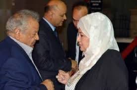 قال محمود عزت العلايلي، نجل الفنان الراحل عزت العلايلي، والذى وافته المنية ظهر اليوم الجمعة، قائلا: Ø¨Ø§Ù„ØµÙˆØ± ÙÙŠ Ø¹Ø²Ø§Ø¡ Ø²ÙˆØ¬Ø© Ø¹Ø²Øª Ø§Ù„Ø¹Ù„Ø§ÙŠÙ„ÙŠ Ø§Ù„Ù†Ø¬ÙˆÙ… ÙŠØ¨ÙƒÙˆÙ† Ø¨Ø­Ø±Ù‚Ø©