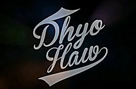 Biarkan aku yang bisa dapat menuntunmu di saat kau dilanda rindu dan biarkan aku membuatmu lepas tertawa dan biarkan semuanya berlalu. Romantis Ini Chord Dan Lirik Lagu Ada Aku Disini Milik Dhyo Haw Sonora Id