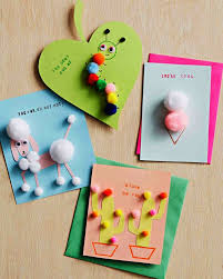 A la fête des mères, les enfants bricolent des cadeaux pour leur maman. 1001 Idees De Pour Fabriquer Une Carte Fete Des Meres En Maternelle Saint Valentin Enfants Carte Fete Des Meres Fete Des Meres Originale