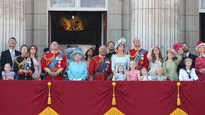 Composta por parentes próximos do monarca do reino unido. Una Reina Reptiliana Vientres De Alquiler Y Bodas Politicas Los Rumores Mas Locos Sobre Los Windsor