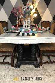Faux Wood Grain Table Top With Chalk Paint Tracey S Fancy In 2020 Painted Farmhouse Table Painting Furniture Diy Christmas Table Decorations Diy