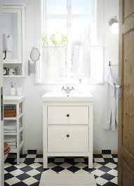Badezimmer Boden In Schwarzweiss Kacheln Klein Keine Fliesen An Wanden Simple Badezimmermobel Messing Arm Ikea Waschbecken Waschbeckenschrank Regal Weiss
