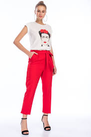 2020 Bayan Kombinleri Kirmizi Bol Kesim Beli Bagcikli Pantolon Beyaz Japone Kol Desenli Tisort Moda Stilleri Moda Pantolon