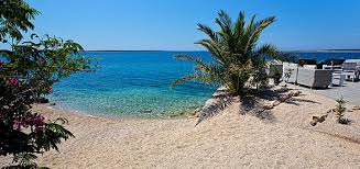 Pláže na ostrově pag jsou vesměs písčité, písčitokamenité, v menší míře oblázkové. Mandre Ostrov Pag Chorvatsko Ostrov Pag Eu