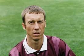 Former £10k-a-week Scotland and Rangers star Kevin Kyle works 12-hour  shifts as storeman