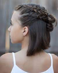 Seitlich eingedrehte strähnen, welche am hinterkopf befestigt werden, sind einfach umzusetzen und sehen hinreißend aus. Dirndl Frisuren Kurze Haare Flechten Dirndlfrisurenkurzehaareflech Dirndl Frisuren Kurze Haare Frisuren Kurze Haare Flechten Flechtfrisuren Kurze Haare Dirndl