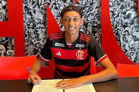 Cria se despede do Flamengo: 'Hora de escrever uma nova história'
