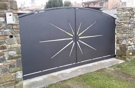 Cancello in ferro con lamiera taglio laser verniciato ruggine. Sclauzero Cancelli E Recinzioni